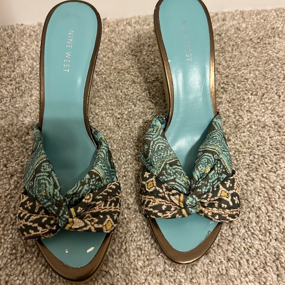 Nine West Vintage Open Toe Wedges w/Paisley Cloth Bow - Picture 3 of 6